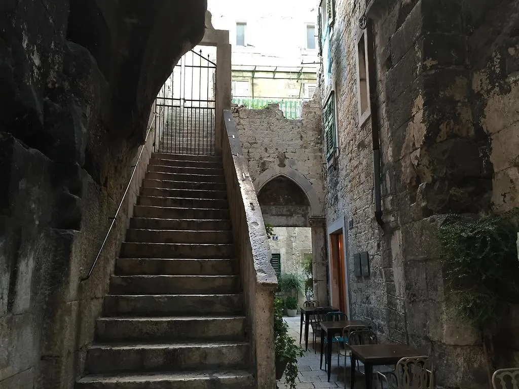 Get Split Luxury Apartment