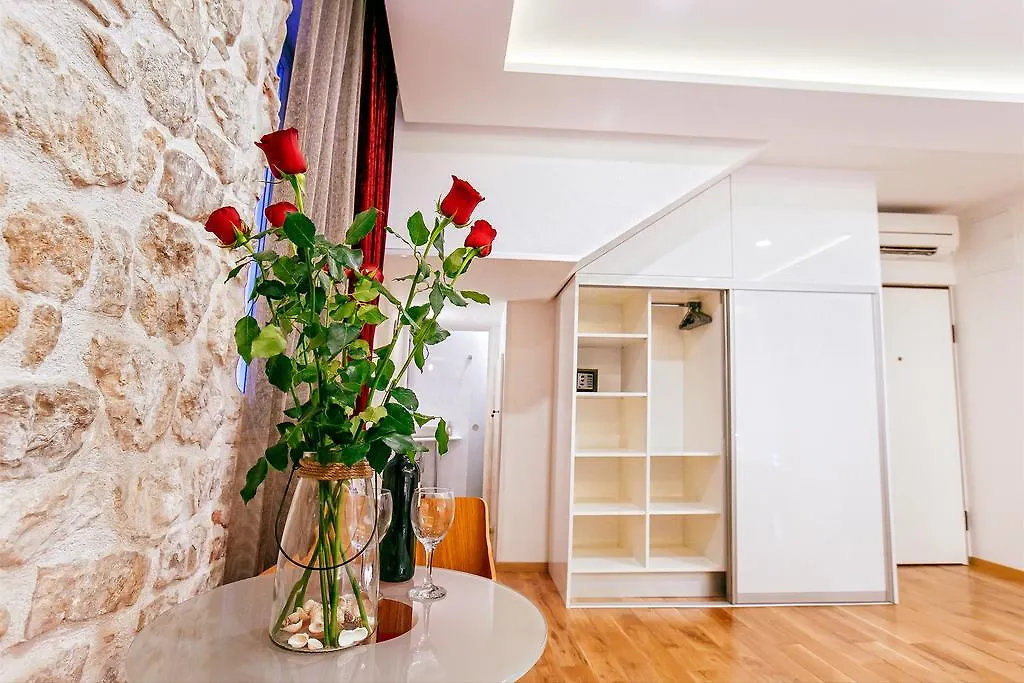 Get Split Luxury Apartment